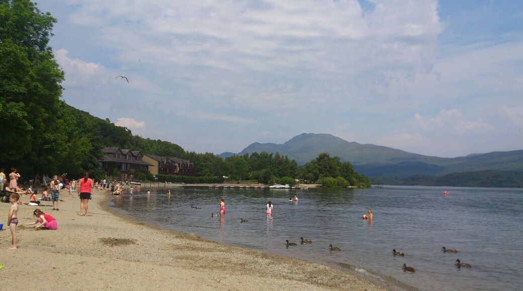 I was a bit unimpressed with Loch Lomond, i was expecting some nice lakeside walks and calm tranquil waters. Instead i got a tourist packed beach of sunbathers.
Tip - avoid the school holidays if you can when planning a trip!
#Waterlust
#WeekendGetaway