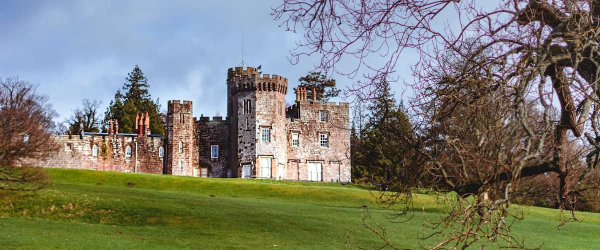 Balloch castle, a beautiful country house.🌳
Built in the 19th century it is now part of the Loch Lomond and the Trossachs National Park. Too bad it's not open to the public but maybe someday.🤞🏻
.