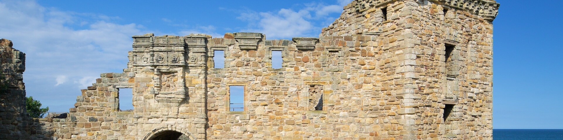 St. Andrew\'s Castle mostrando architettura d\'epoca e oggetti d\'epoca