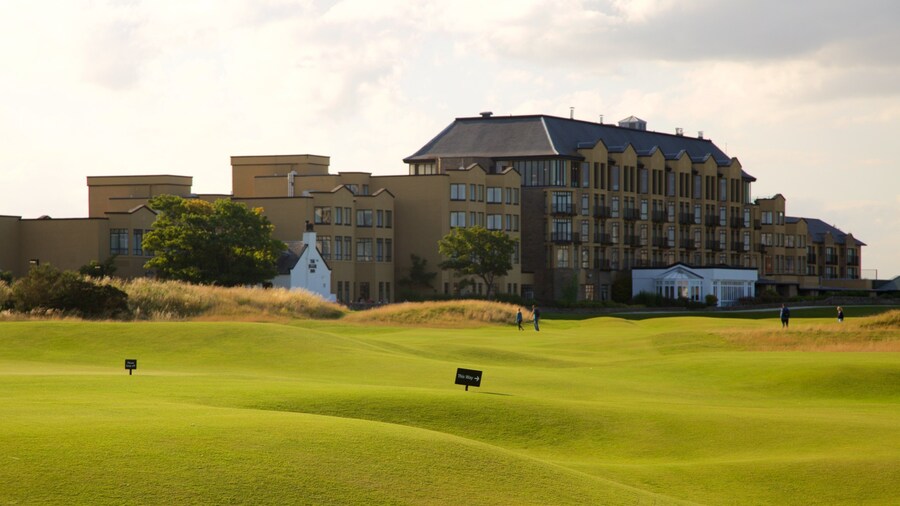 St. Andrew Links mostrando arquitectura patrimonial y golf
