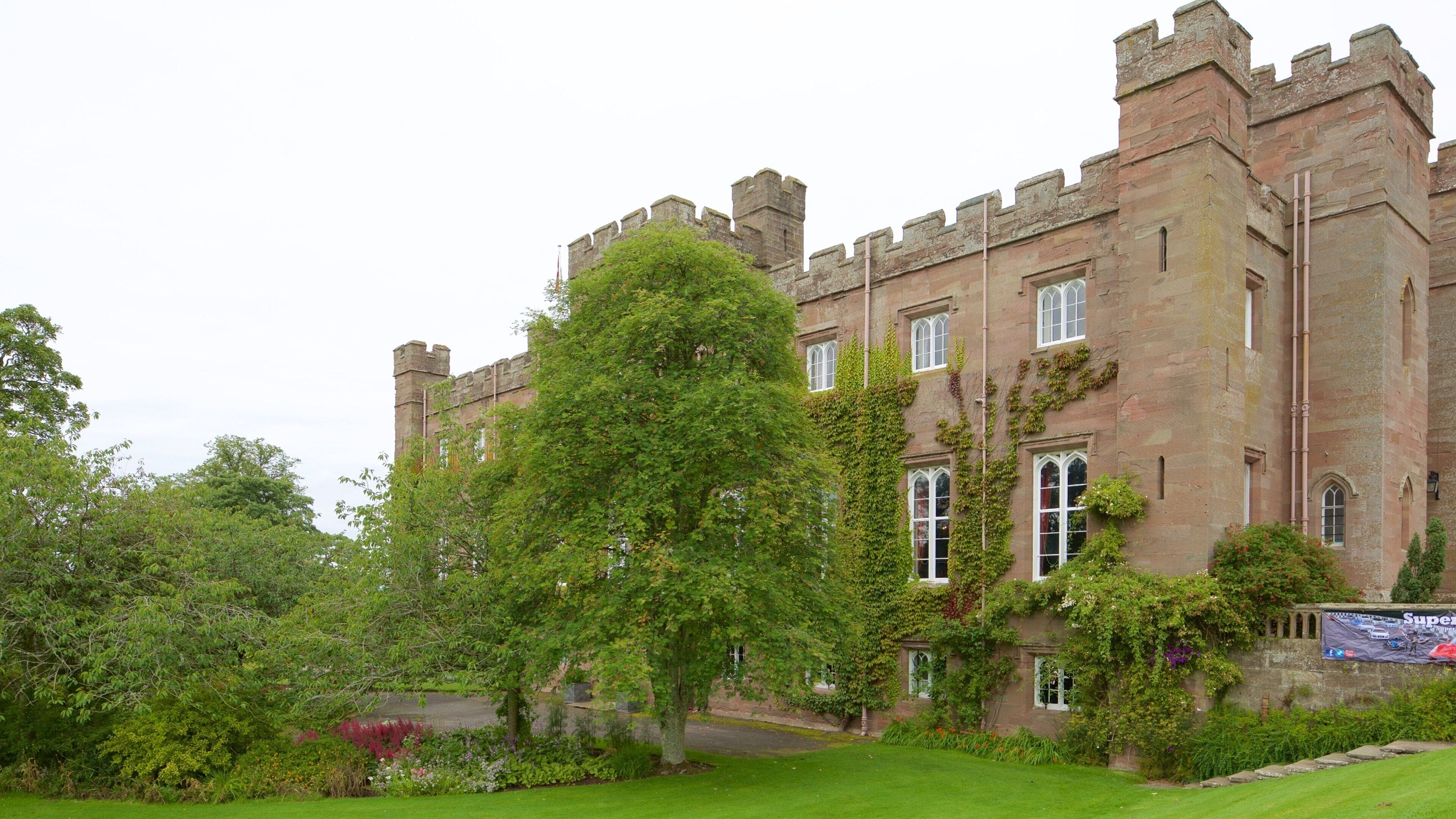 Scone Palace que incluye castillo o palacio y elementos del patrimonio