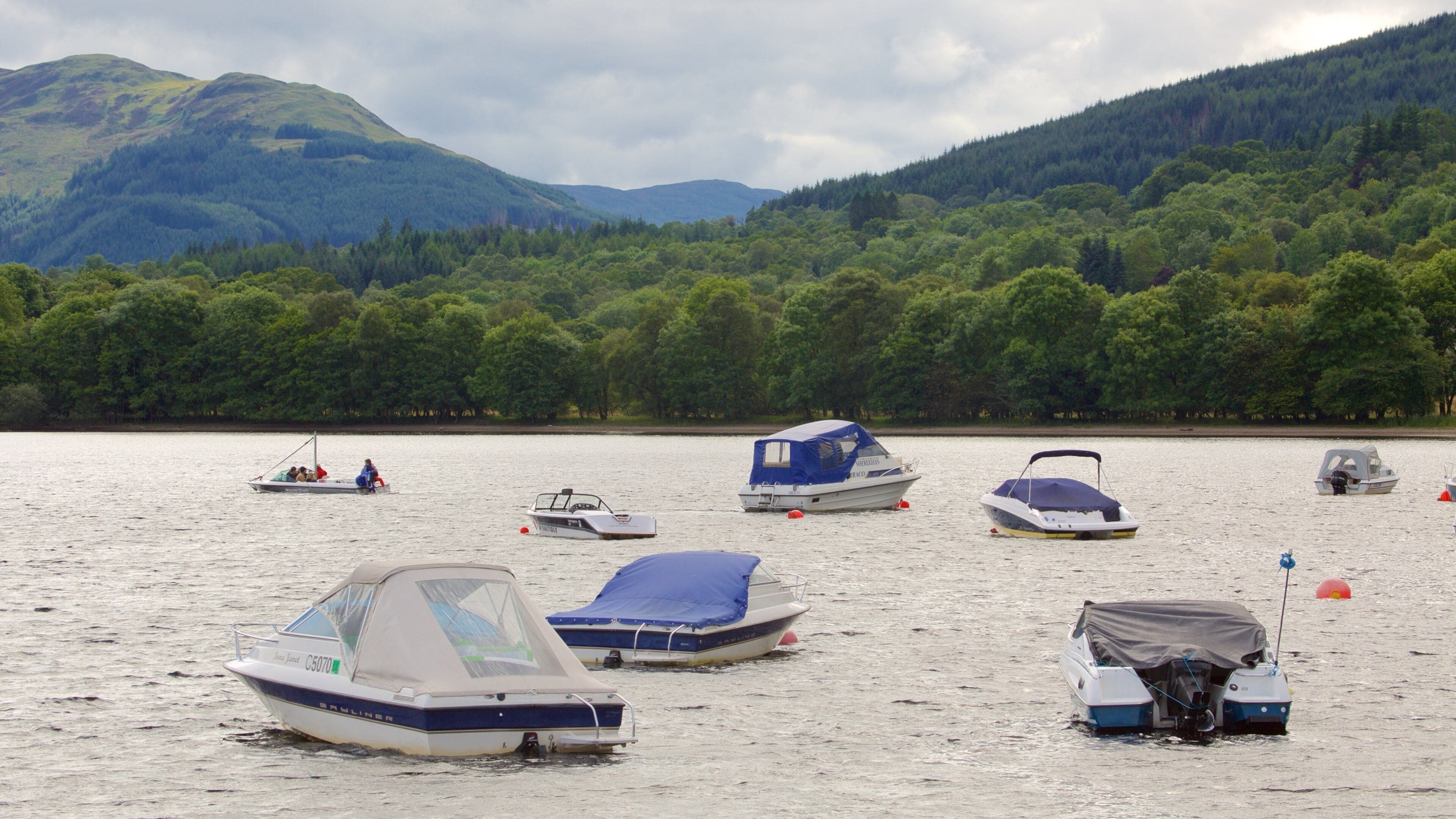 Loch Earn das einen Bootfahren und See oder Wasserstelle