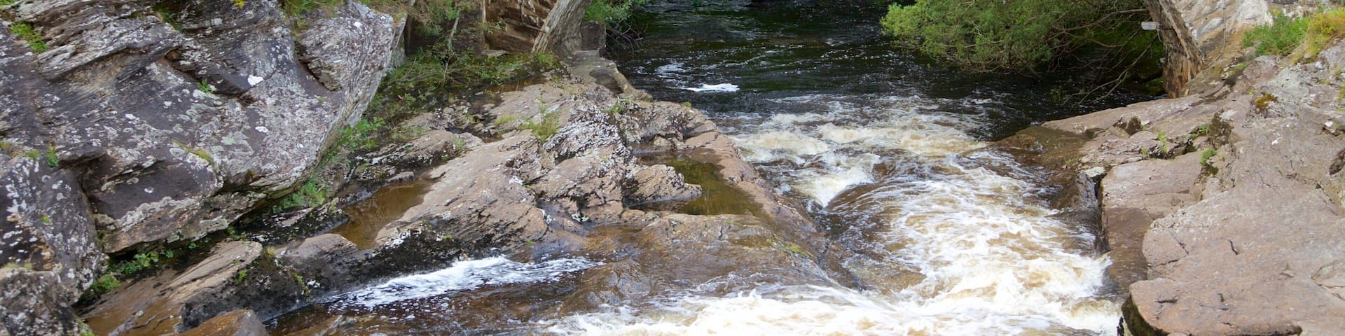 Falls of Dochart which includes a bridge, a river or creek and heritage elements