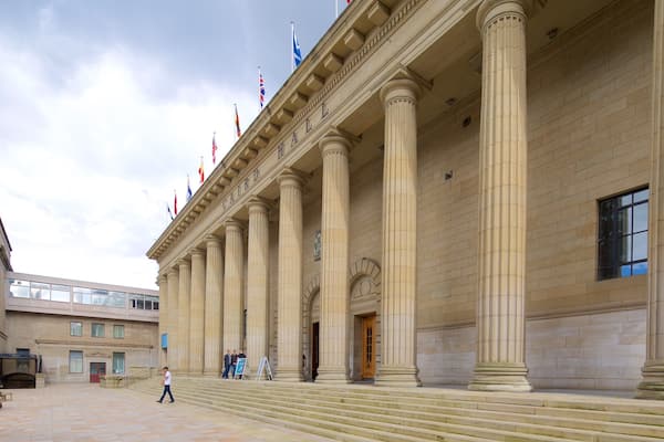 City Square featuring street scenes, heritage elements and heritage architecture