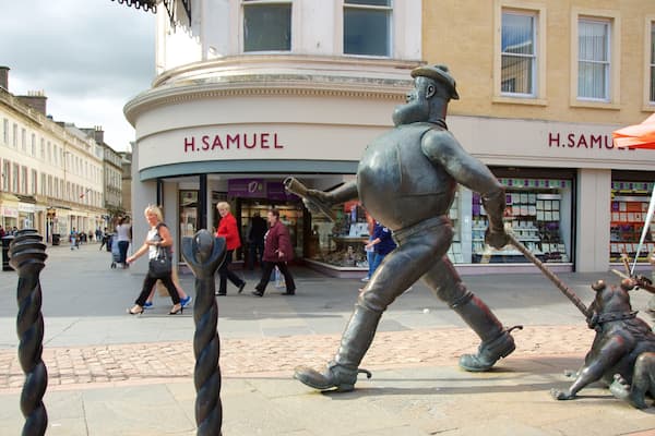 Desperate Dan Statue showing outdoor art and street scenes