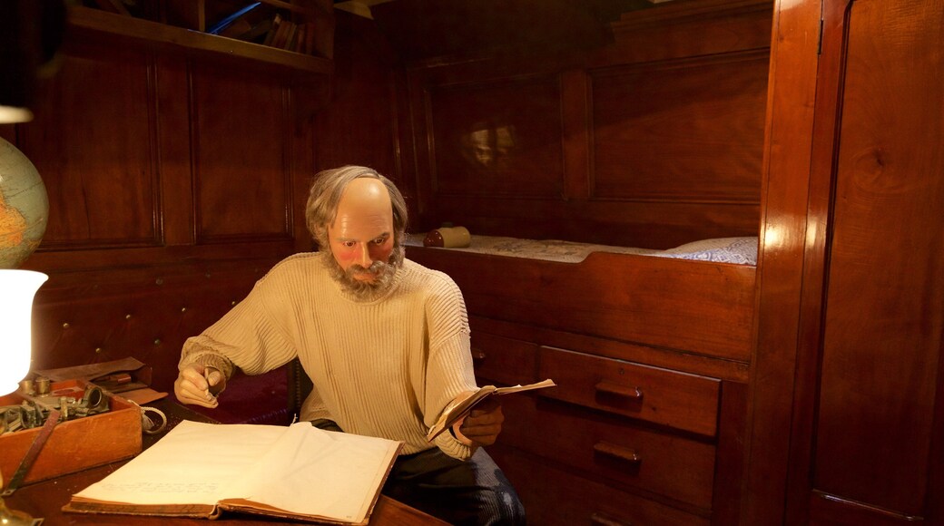 Discovery Point que incluye vistas interiores, elementos del patrimonio y paseos en lancha