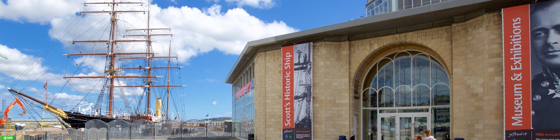 Discovery Point featuring street scenes and a square or plaza