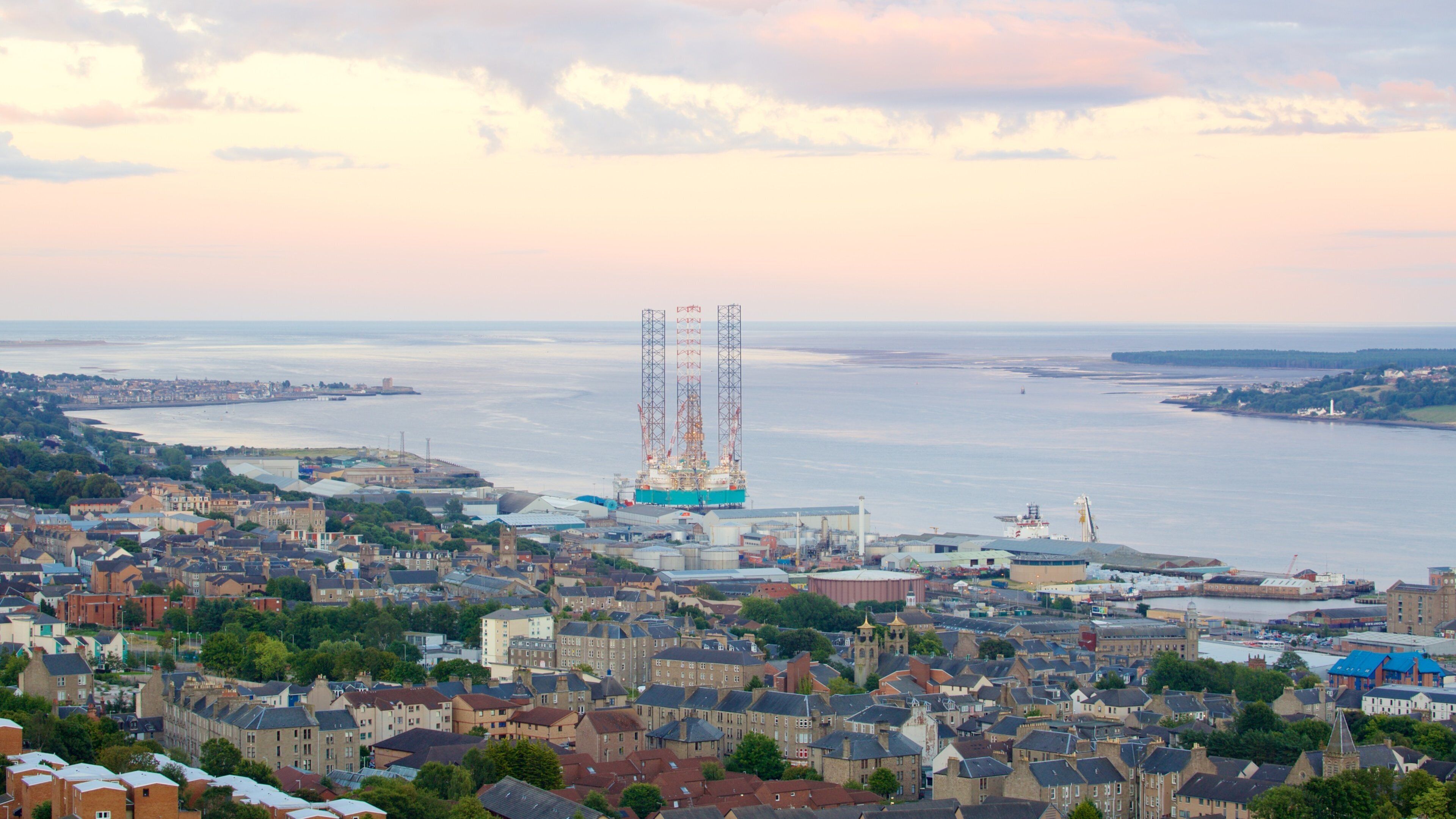 Dundee Law showing a city, general coastal views and landscape views