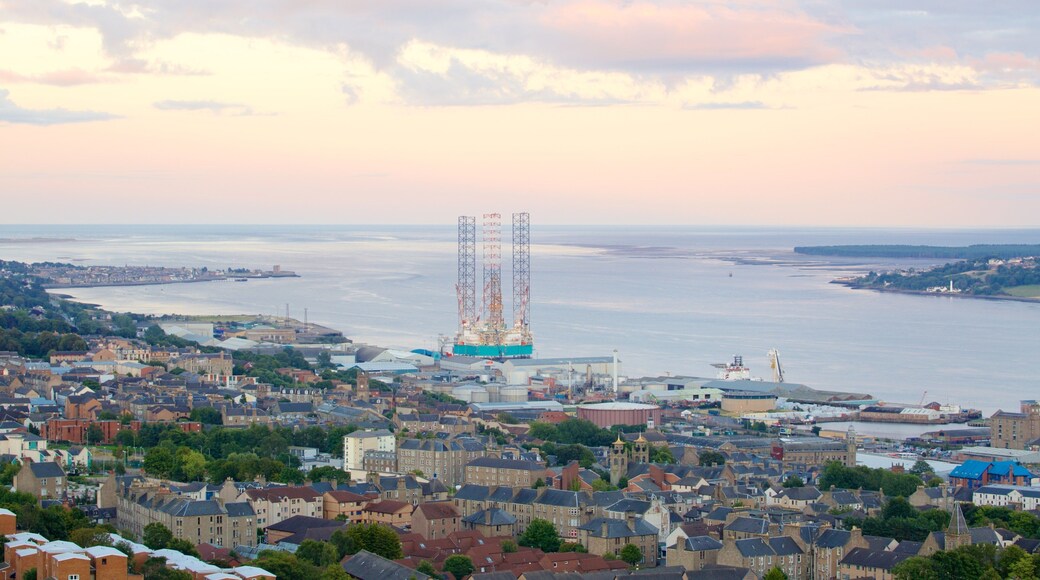 Dundee Law showing a city, general coastal views and landscape views
