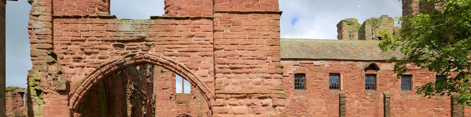 Abadia de Arbroath que inclui elementos de patrimônio e arquitetura de patrimônio