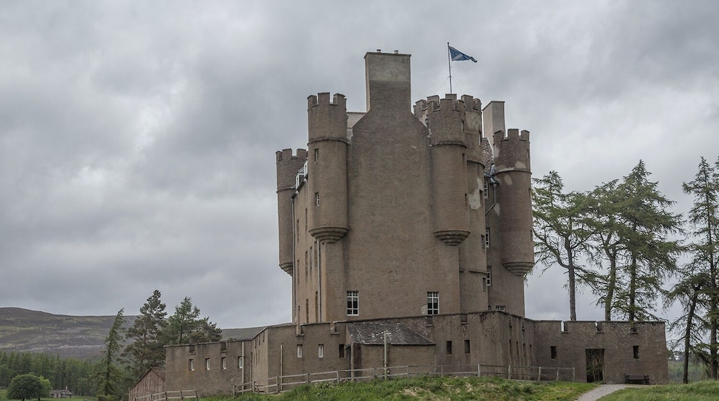 Braemar ends or begins the castles on this road. there are many along the road, but this one is one of the ones that guarded the north from the south during the 1600s.