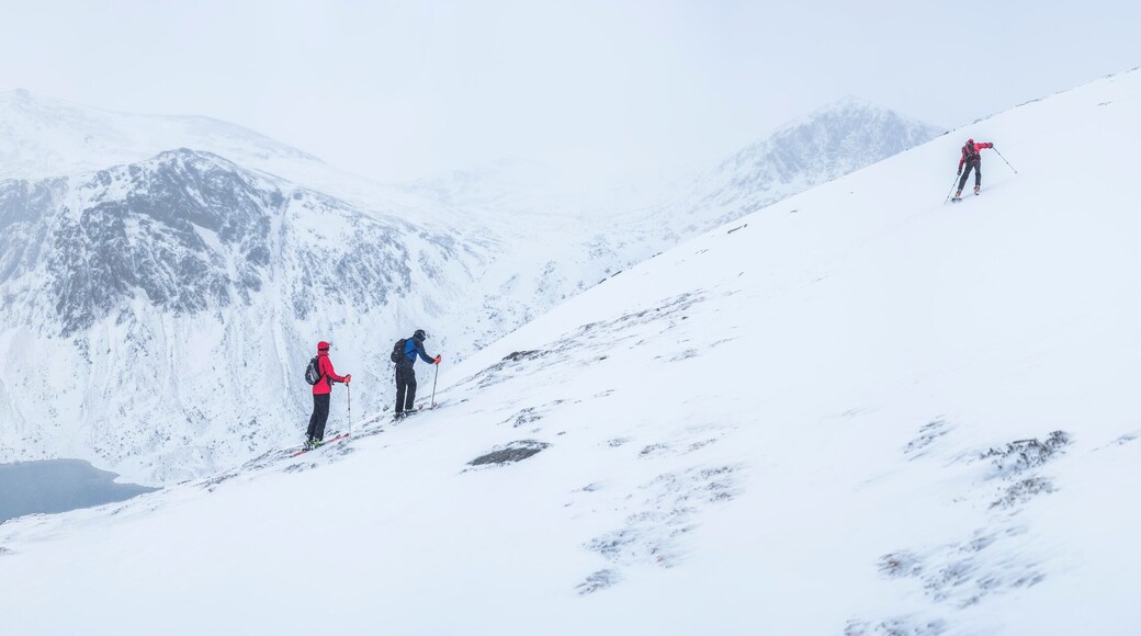Ski touring at Loch Avon on the River Avon, Cairngorms National Park, Scotland