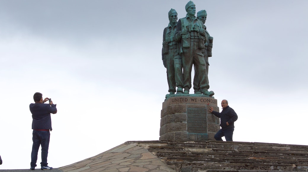 Commando Memorial showing a statue or sculpture and a monument