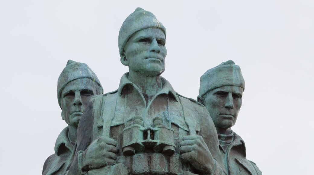 Commando Memorial showing a monument, a statue or sculpture and heritage elements