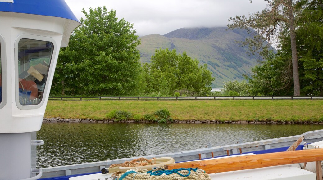 Neptune\'s Staircase フィーチャー ボート と 河あるいは小川