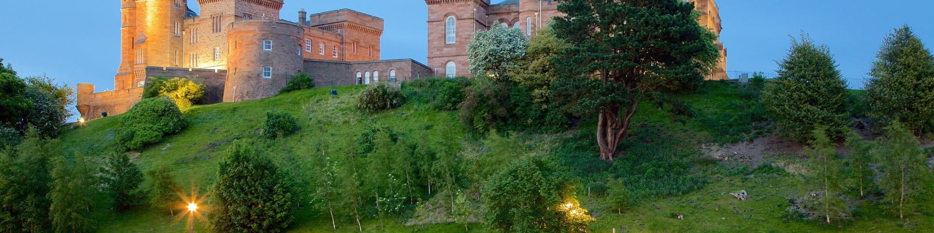 Inverness Castle welches beinhaltet Palast oder Schloss, Fluss oder Bach und Geschichtliches