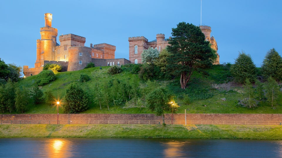 Inverness Castle showing a river or creek, heritage elements and chateau or palace