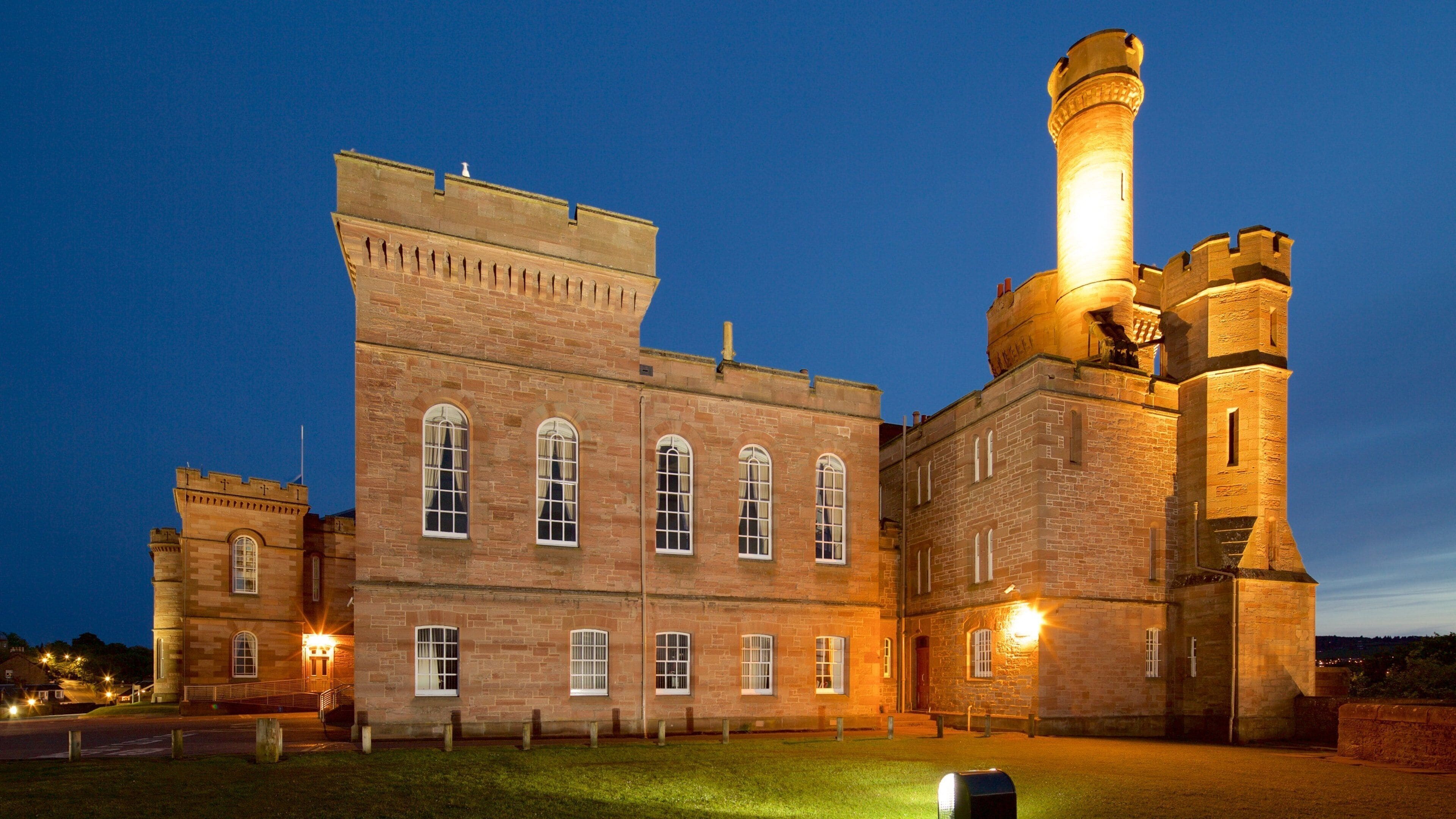 Inverness Castle som viser historisk arkitektur, palass og nattbilder