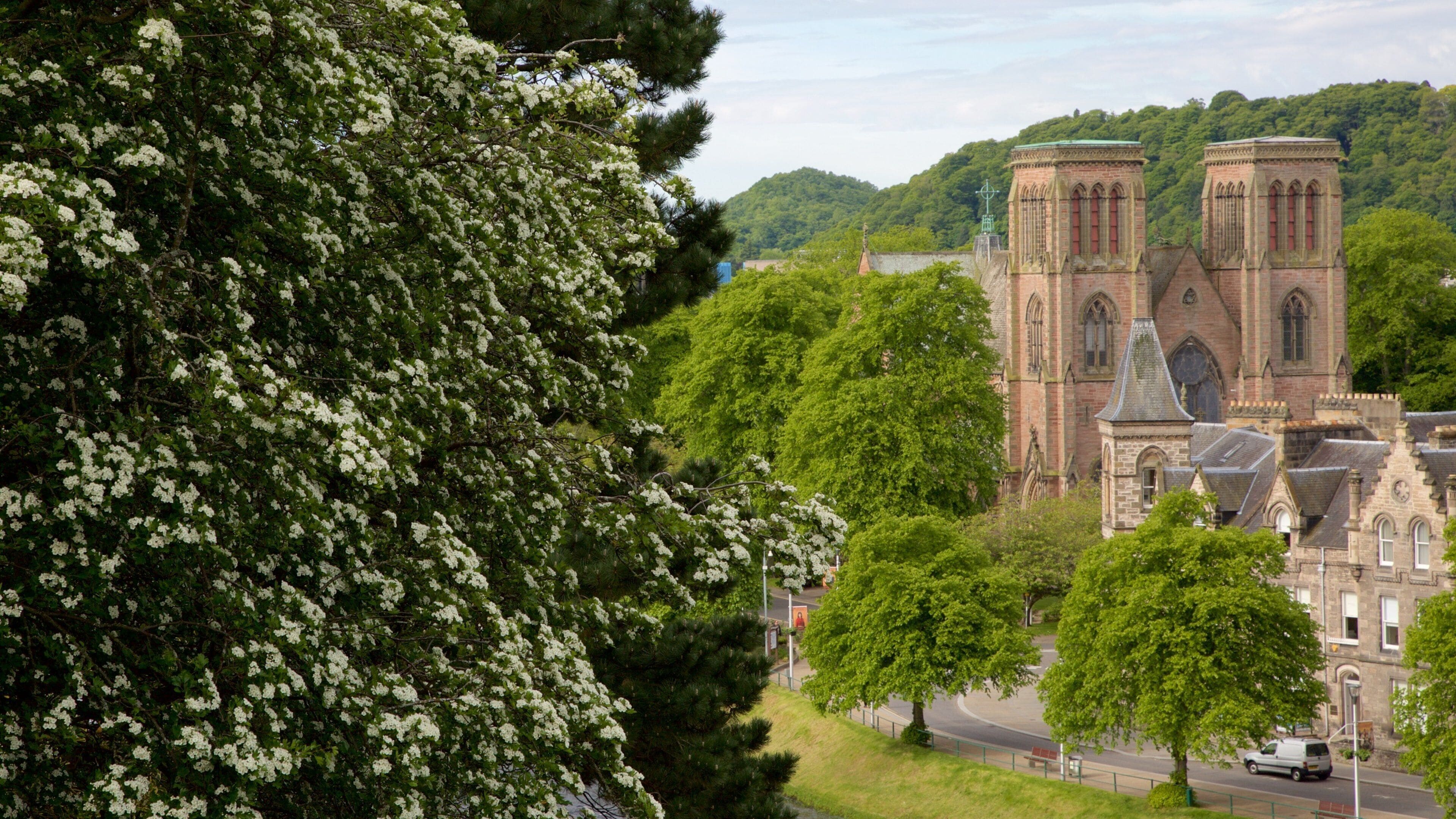因佛尼斯大教堂 呈现出 遺跡建築, 教堂或大教堂 和 懷舊元素