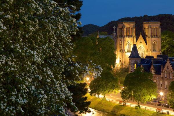 Inverness Cathedral das einen bei Nacht, historische Architektur und Geschichtliches