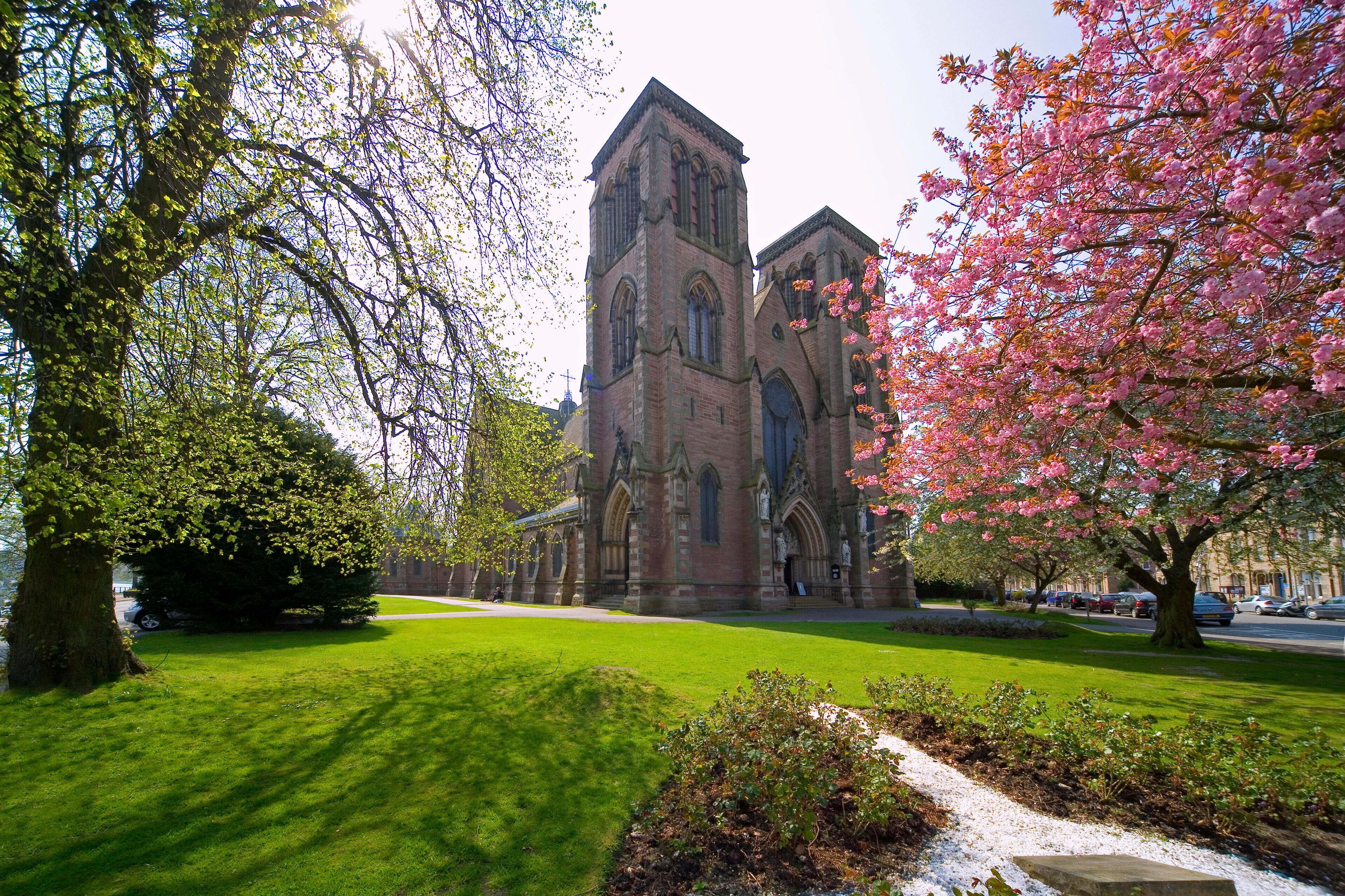 DXEXJ6 Spring view Inverness cathedral, Scotland