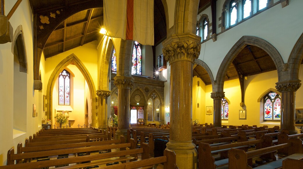 Inverness Cathedral som inkluderer historisk arkitektur, innendørs og kulturarv