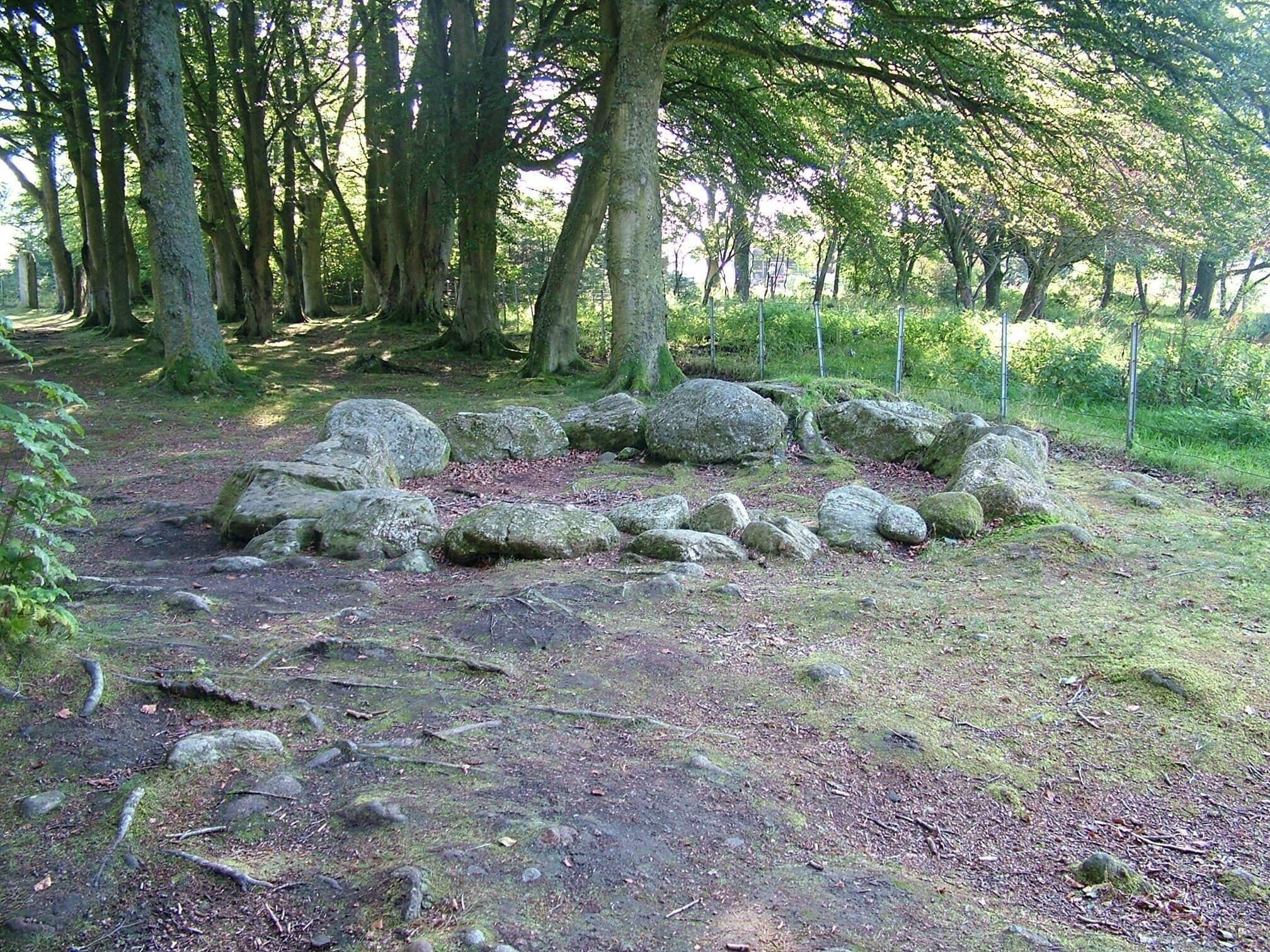 Balnuaran of Clava; né Inverness.