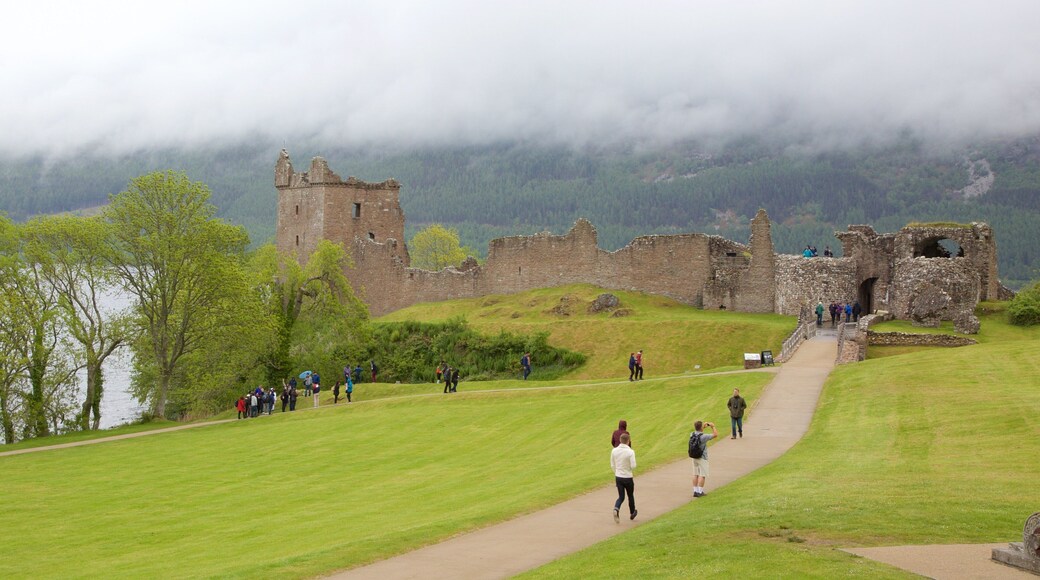 Urquhart Castle showing heritage elements, a ruin and a castle