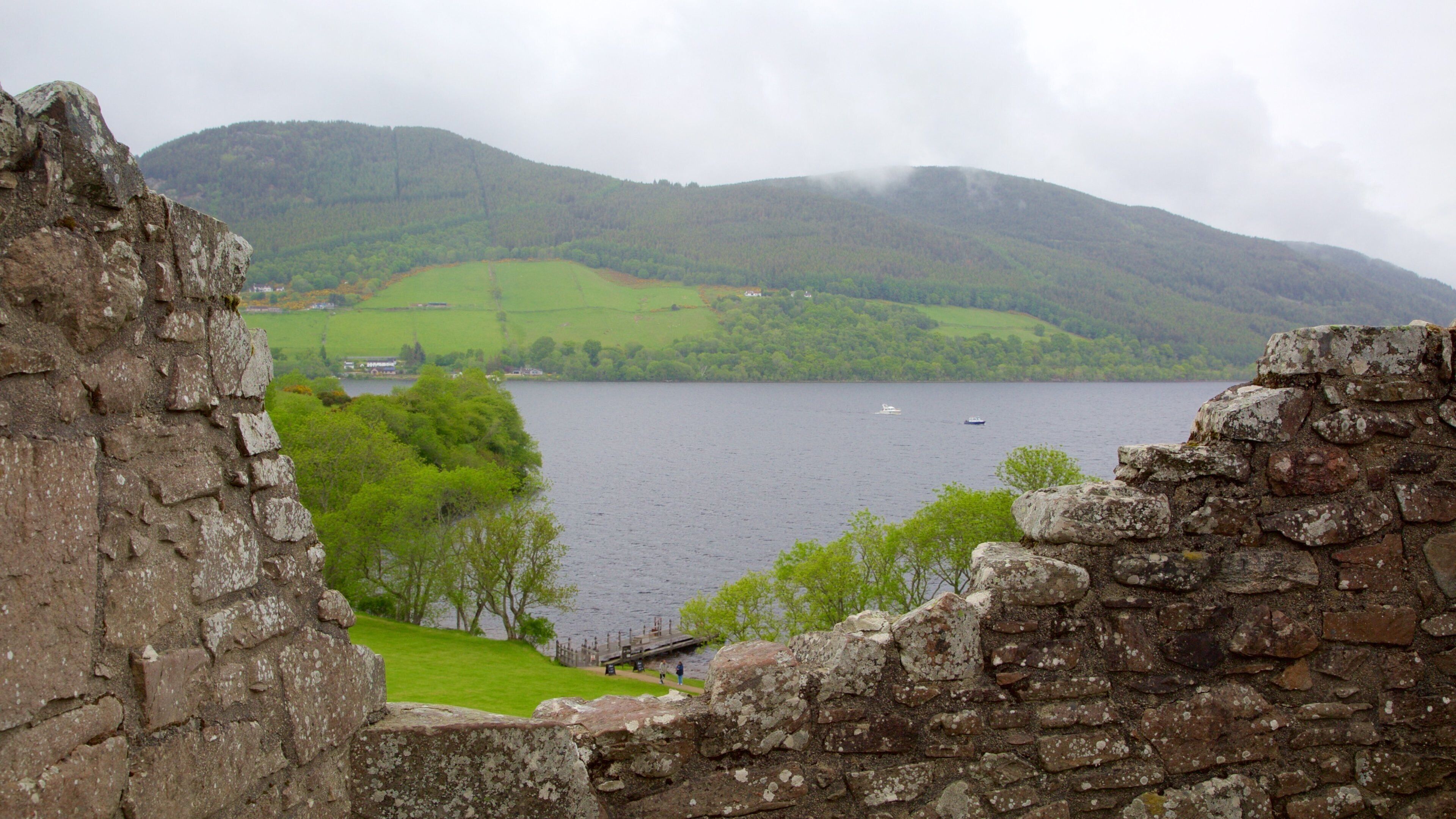 Urquhart Castle showing tranquil scenes, heritage elements and a lake or waterhole