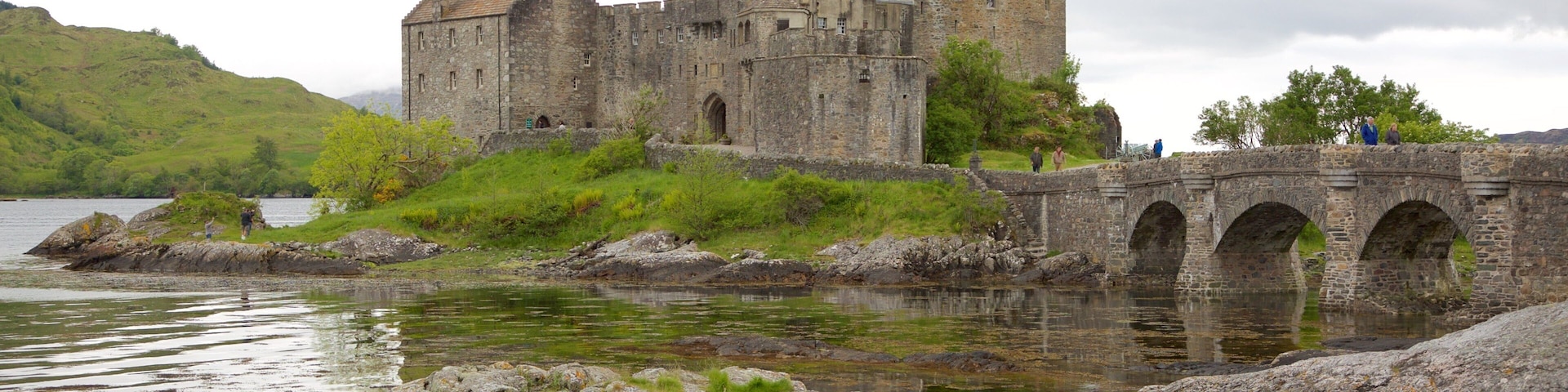 Castillo de Eilean Donan que incluye un castillo, arquitectura patrimonial y elementos patrimoniales