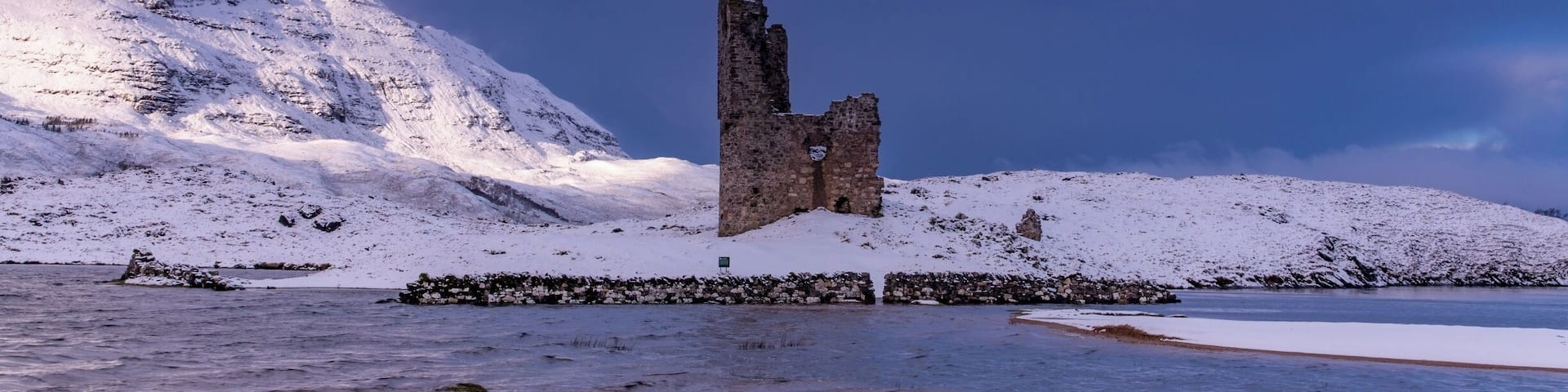 We travelled from Ullapool through a snow storm in the dark for to photograph sunrise at Ardvreck Castle. The castle is situated on the banks Loch Assynt and it was only a short walk from the car park to get this shot which was actually after the sun as rise but I just love the way the cloud is just at the top of the castle in this picture. A truly magical place well worth a visit. #Instone #castle #ruin #snow #scotland