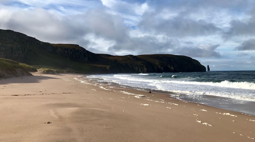 We lost track of the number of stunning beaches we walked along, always with the feeling that there wasn’t another soul in the world. Drive the NC500 route (coastal drive in northern Scotland) and see them for yourself! This beauty at Sandwood Bay was well worth the 1.5 hour walk in #beachtips