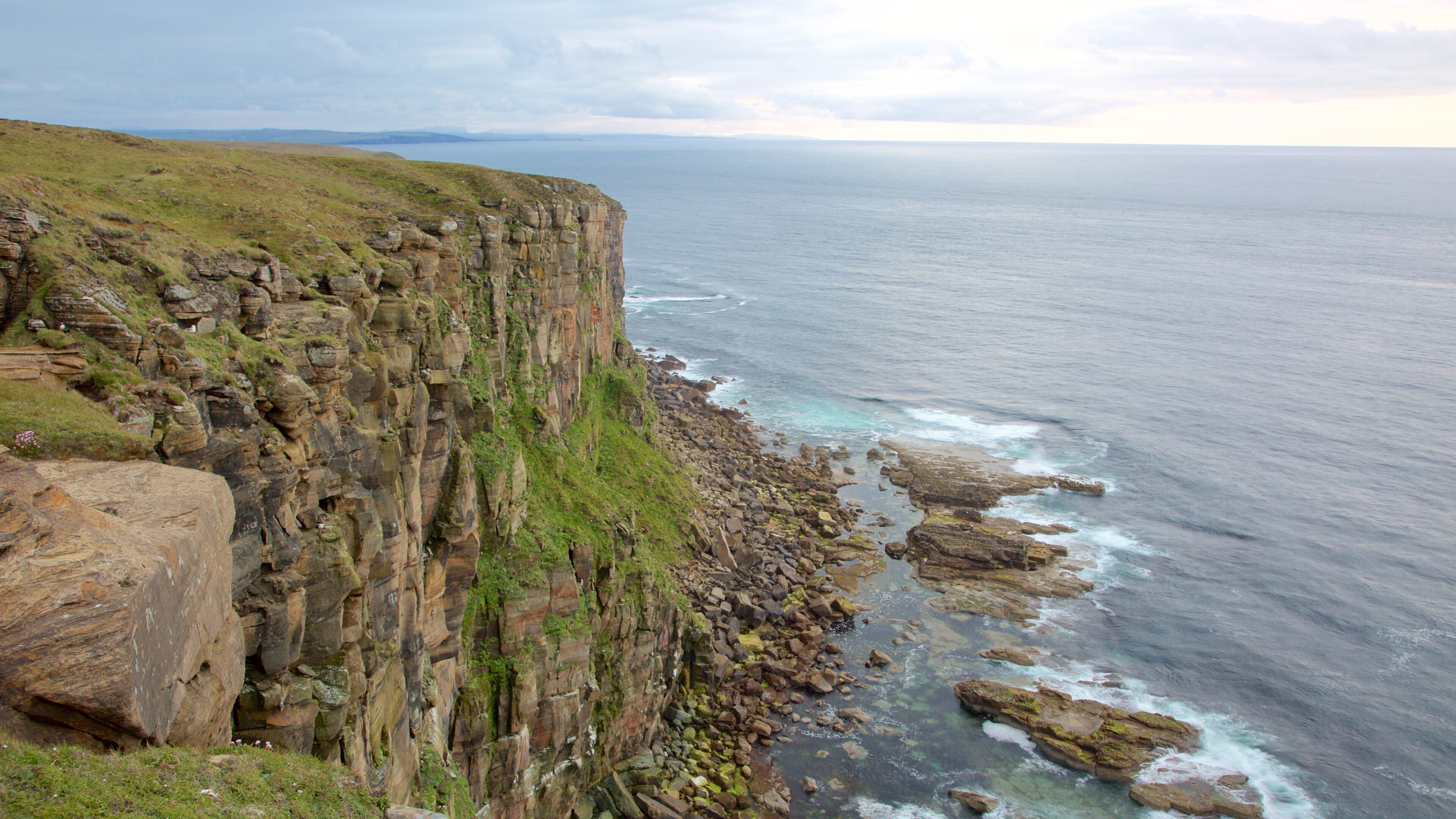 더넷 헤드 등대 을 특징 한적한 풍경 과 암석 해안선