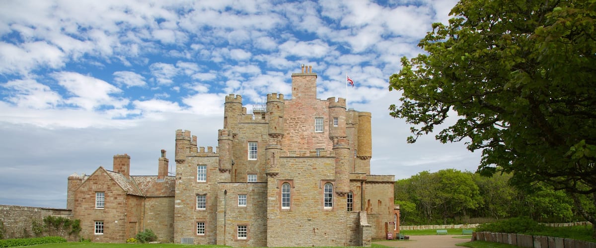 Castle of Mey johon kuuluu vanha arkkitehtuuri, perintökohteet ja linna tai palatsi