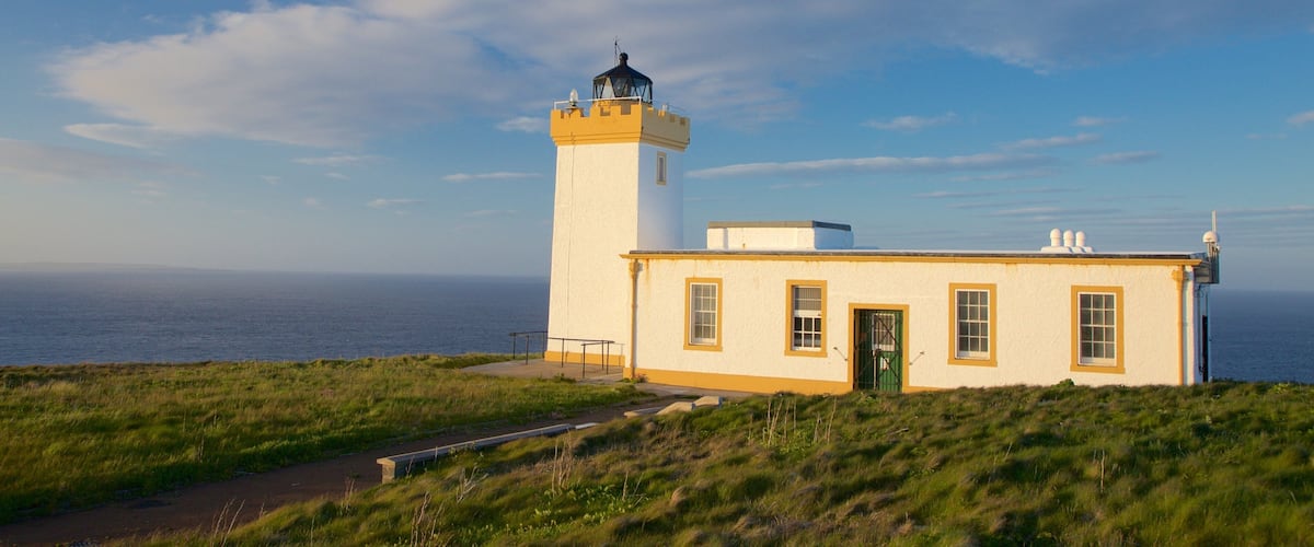 Duncansby Head caracterizando elementos de patrimônio, paisagens litorâneas e um farol