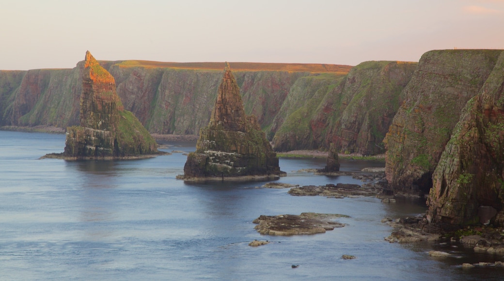 Duncansby Head featuring rugged coastline