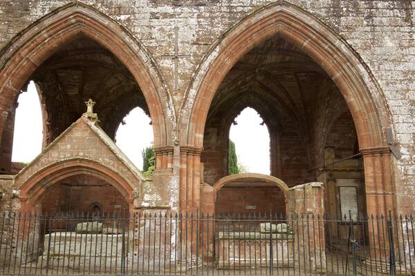 Fortrose Cathedral som viser historiske bygningsværker, kulturarvsgenstande og en kirke eller en katedral