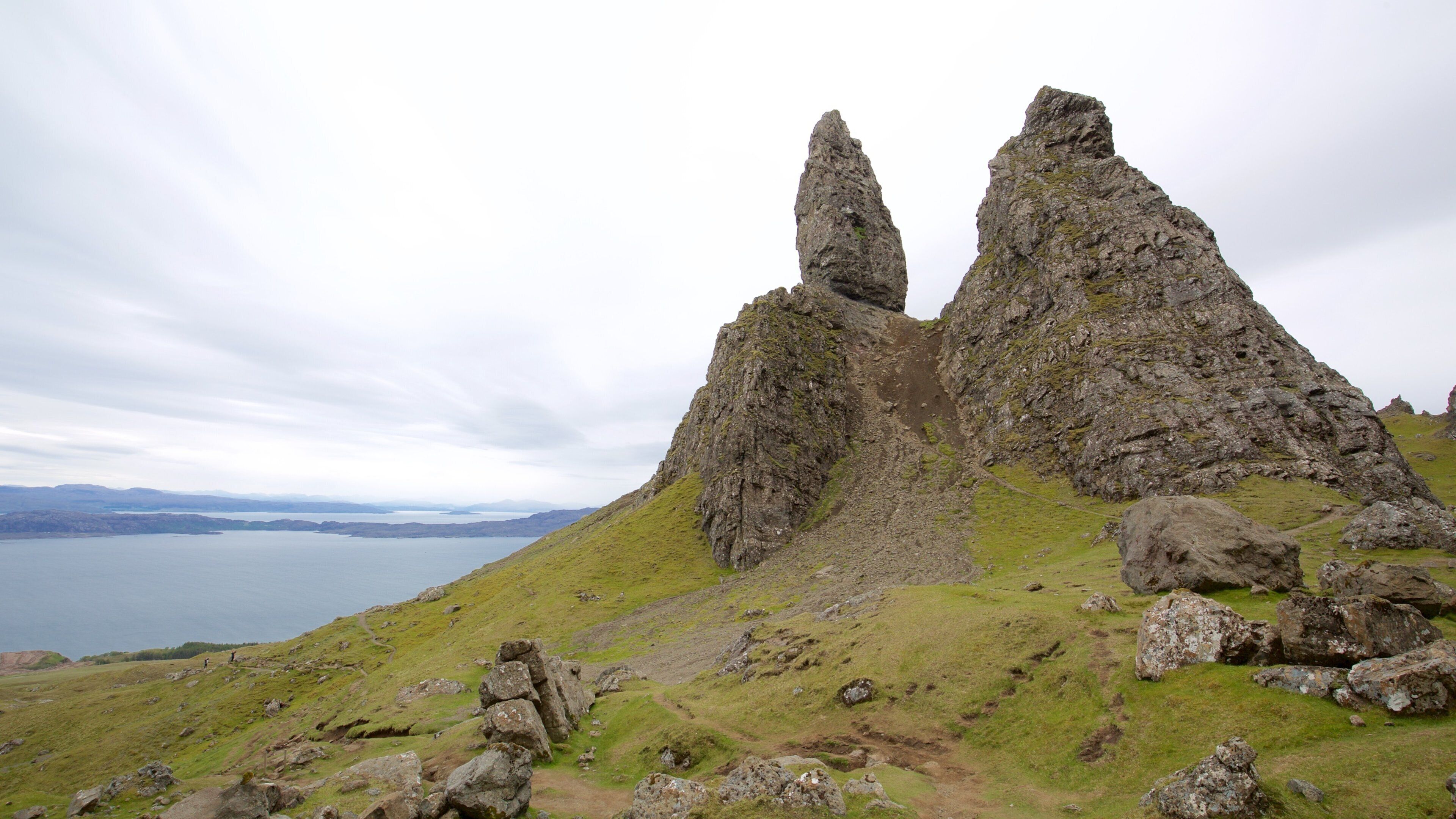 Old Man of Storr featuring tranquil scenes, a monument and a lake or waterhole