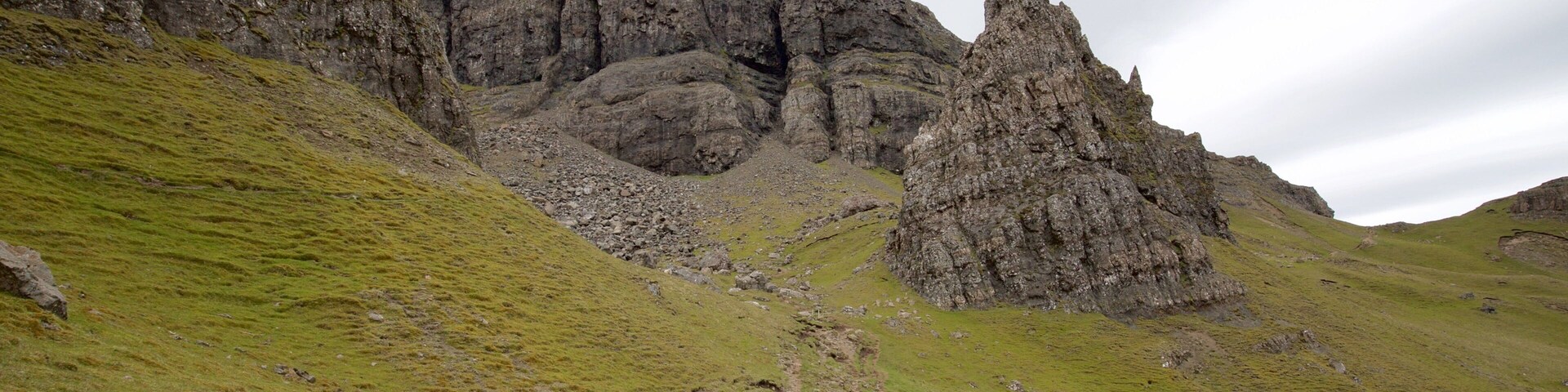Old Man of Storr showing tranquil scenes and mountains
