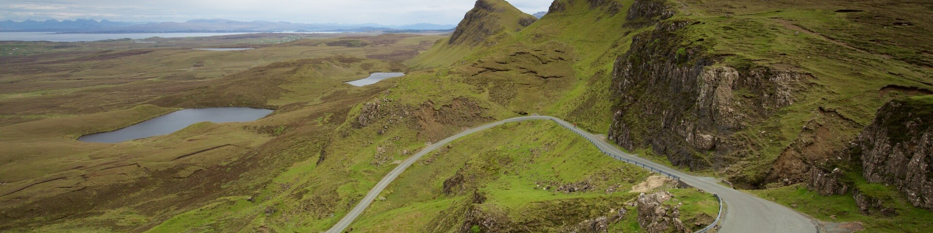 Quiraing featuring mountains, tranquil scenes and a pond
