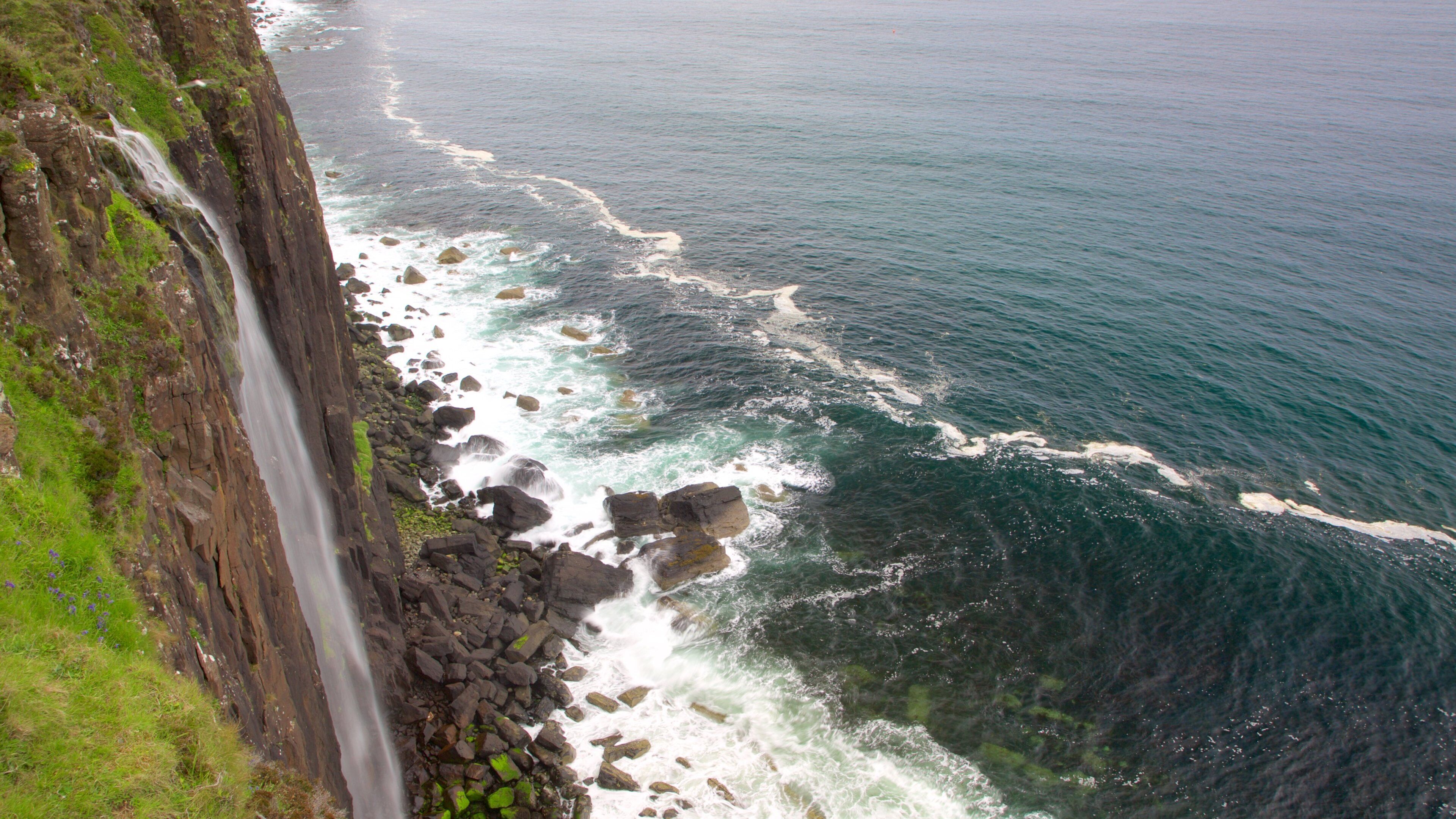 Kilt Rock which includes rocky coastline