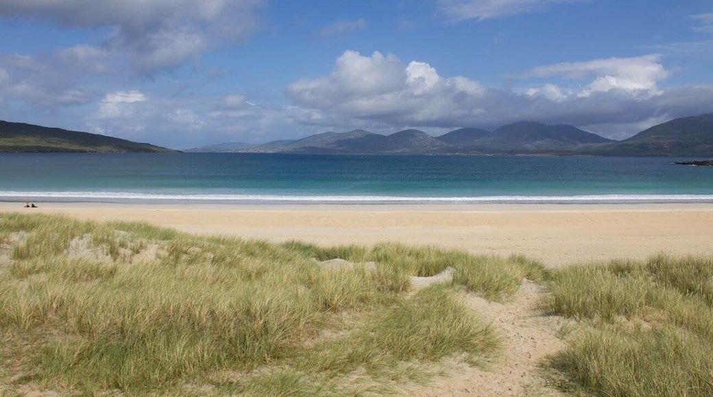 One of the most stunning and beautiful places I have ever been to: Luskentyre on the isle of Harris.
#luskentyre #hebrides #Harris #IsleofHarris #Scotland #green #blue #LifeAtExpedia