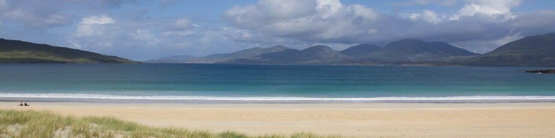 One of the most stunning and beautiful places I have ever been to: Luskentyre on the isle of Harris.
#luskentyre #hebrides #Harris #IsleofHarris #Scotland #green #blue #LifeAtExpedia