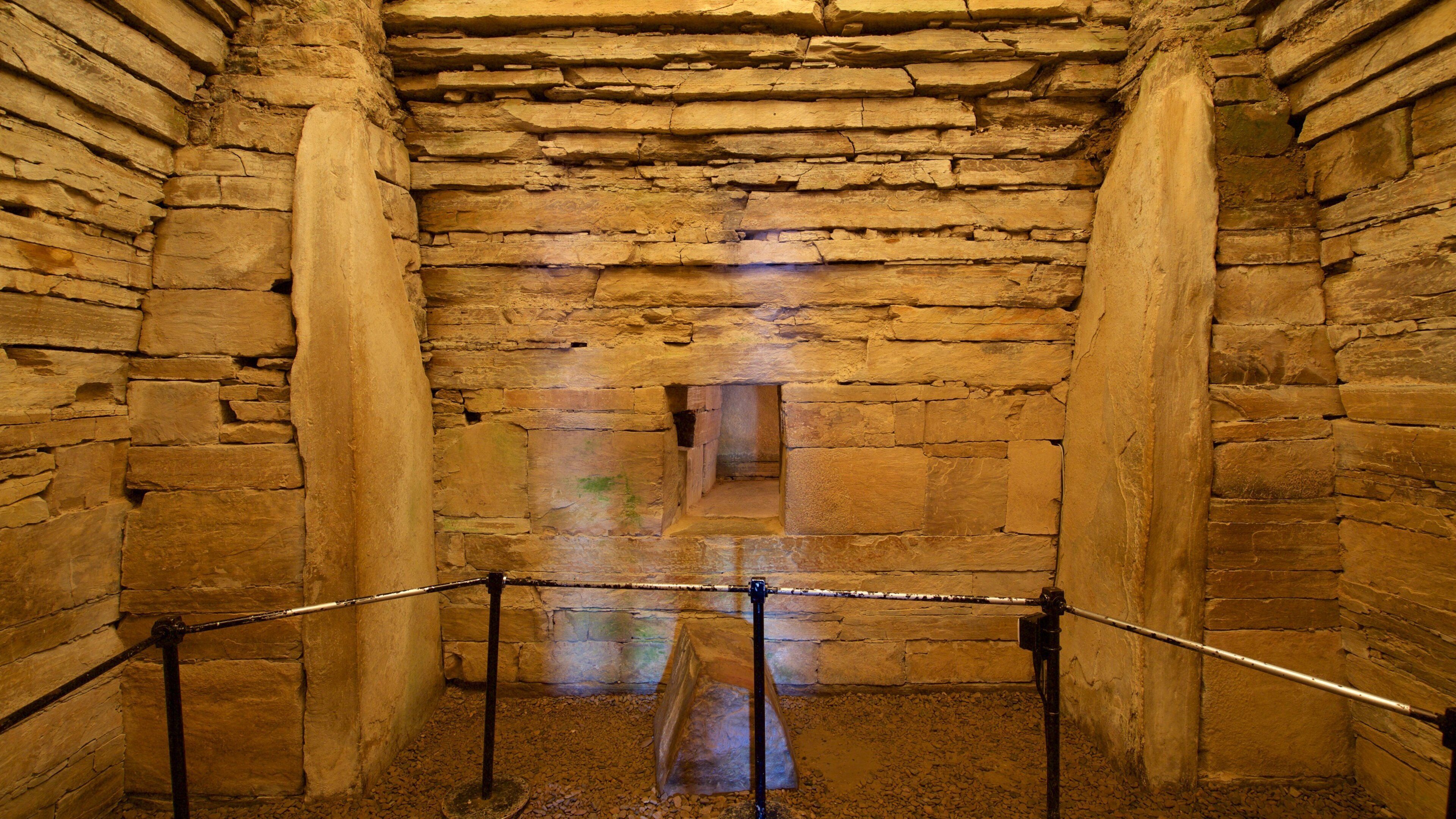 Maes Howe ซึ่งรวมถึง การตกแต่งภายใน และ มรดกวัฒนธรรม