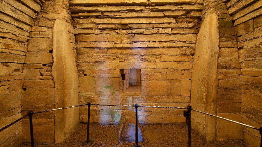 Maes Howe ซึ่งรวมถึง การตกแต่งภายใน และ มรดกวัฒนธรรม