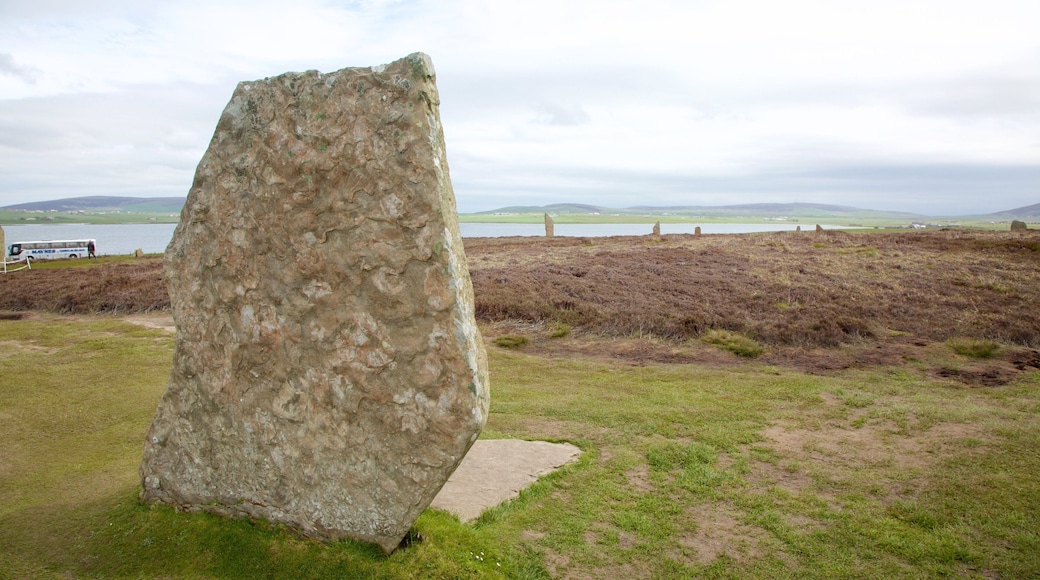 Ring of Brogdar ofreciendo elementos del patrimonio y un monumento