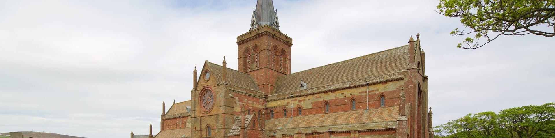 St. Magnus Cathedral showing heritage architecture, a cemetery and a church or cathedral
