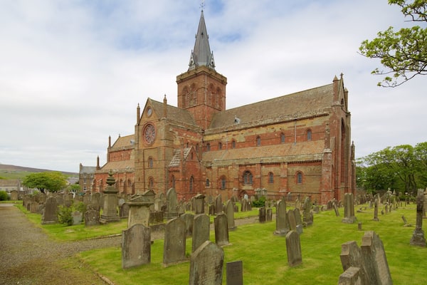 St. Magnus Cathedral showing heritage architecture, a cemetery and a church or cathedral