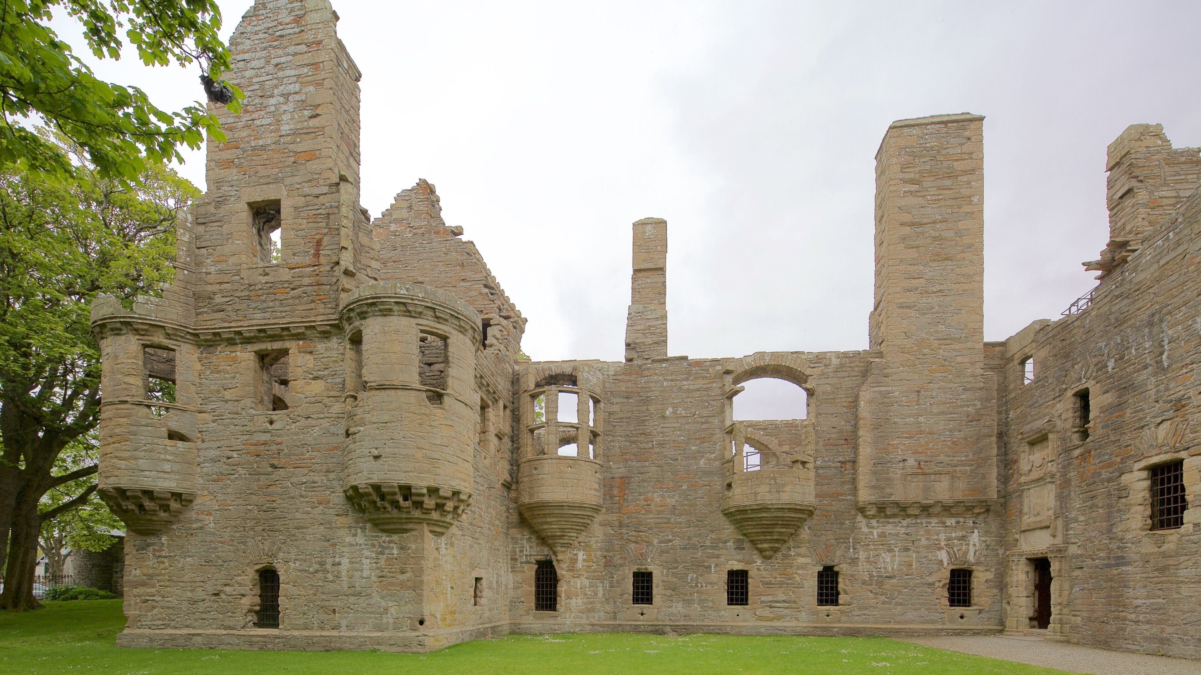 Bishop\'s Palace which includes heritage architecture, a castle and heritage elements