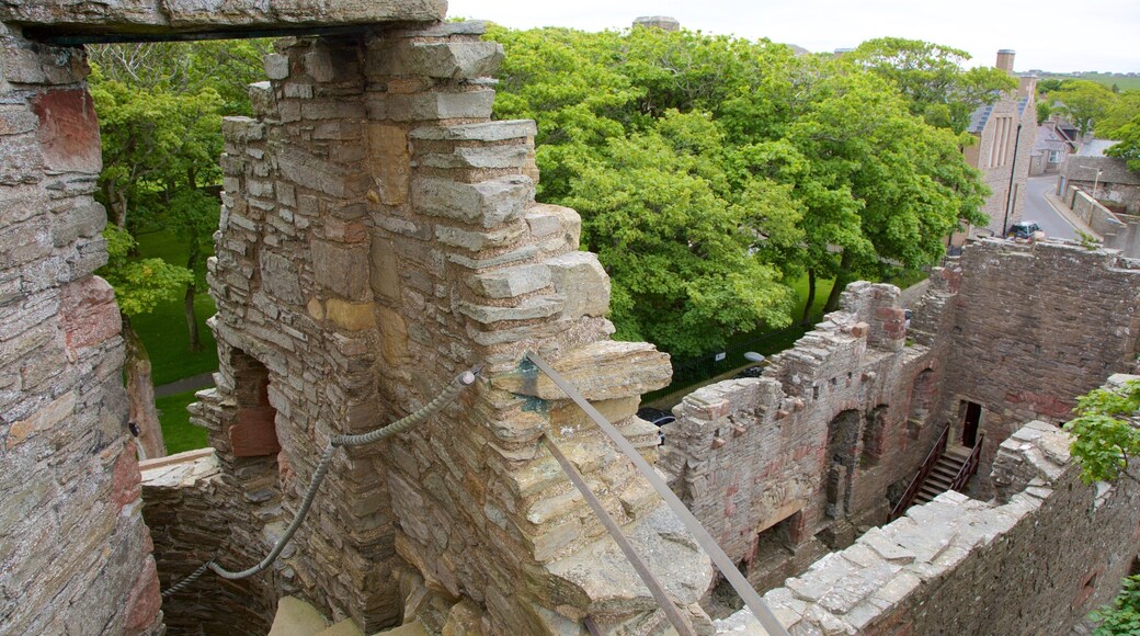 Earl\'s Palace showing heritage architecture, heritage elements and building ruins